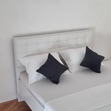 Apartman Maja Apartment *