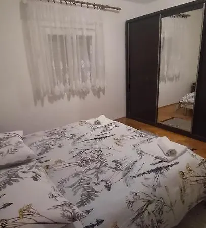 Apartment Apartman Maja